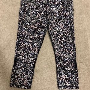 Lululemon pace rival crop